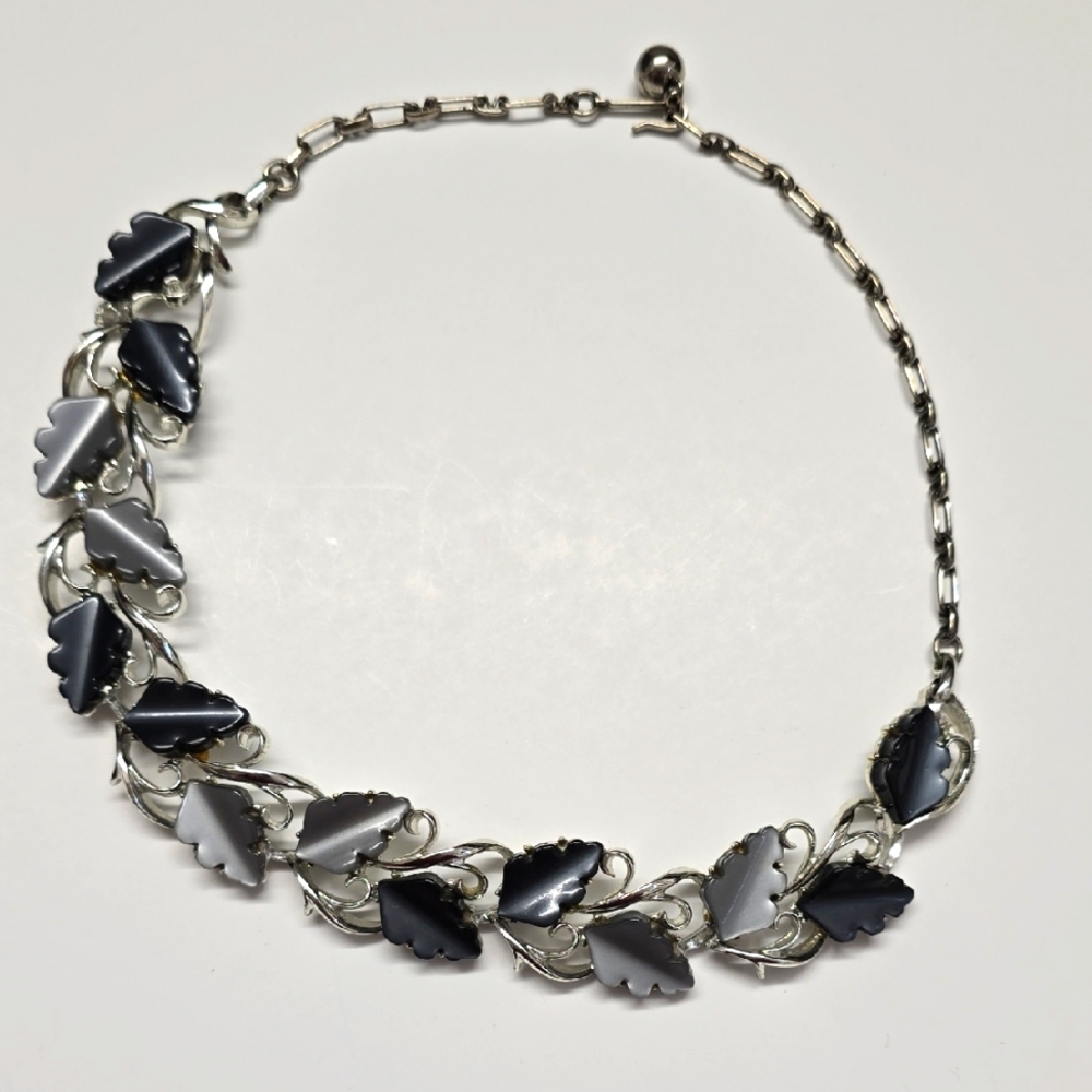 Vintage Thermoset Leaf Bib Necklace